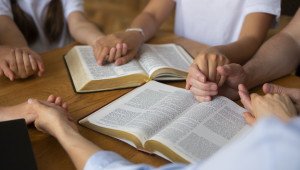 주만 바라볼지라